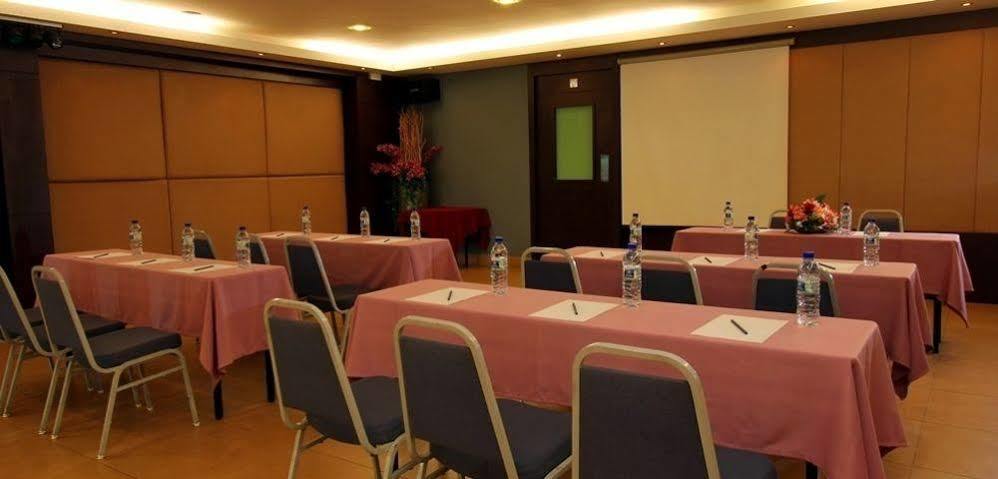 Crystal Inn Batu Pahat Extérieur photo